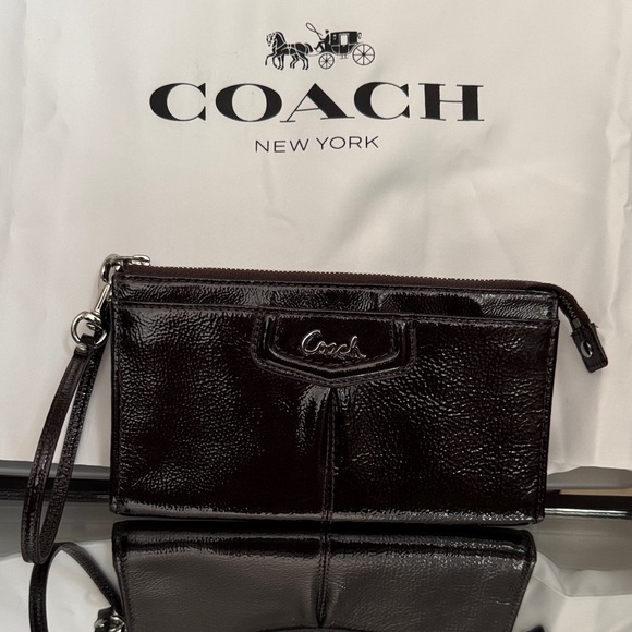 Coach Dark Brown Patent Leather Wallet Wristlet - New - Picture 1 of 8
